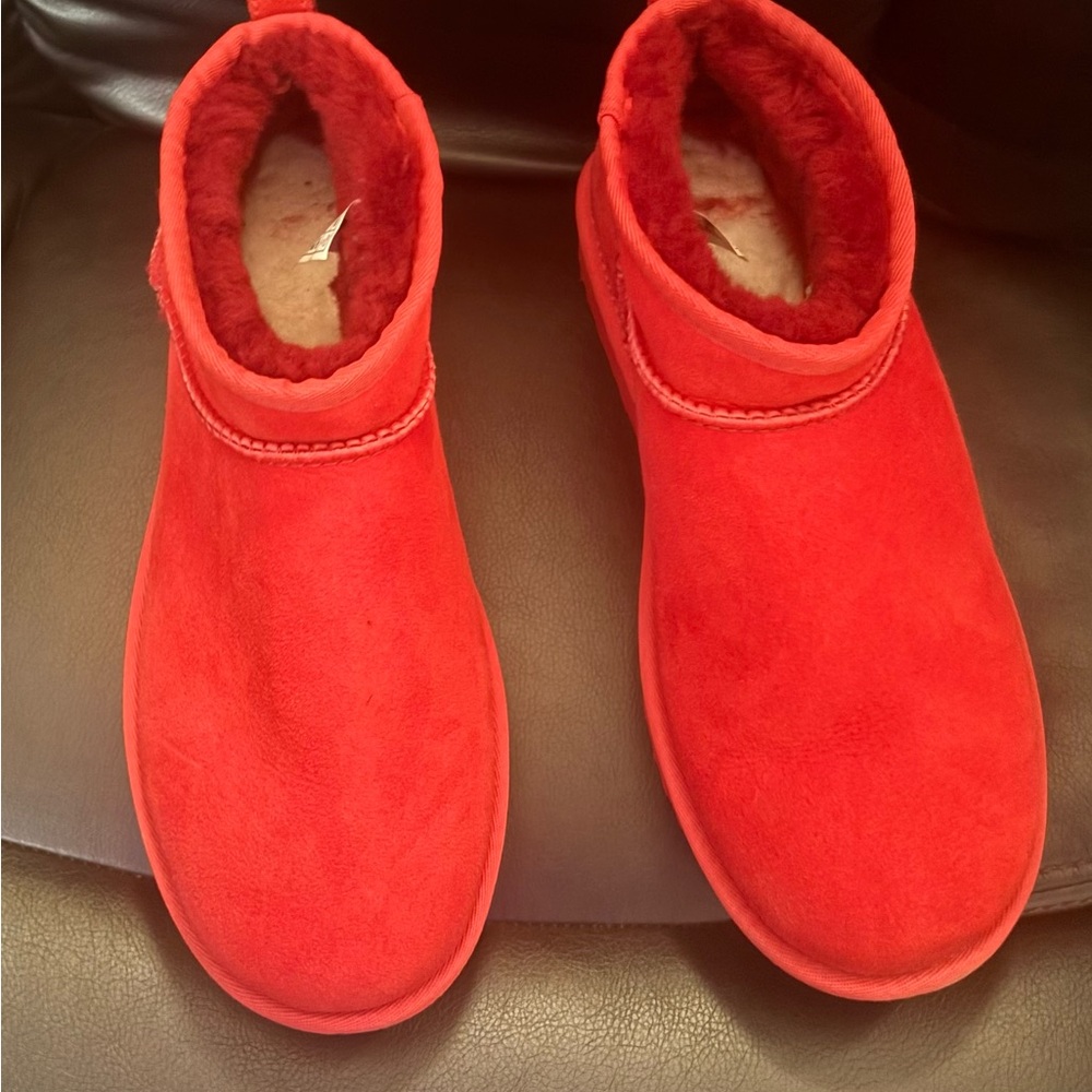 UGGPLUSH Red Suede Boots
Women’s size 9